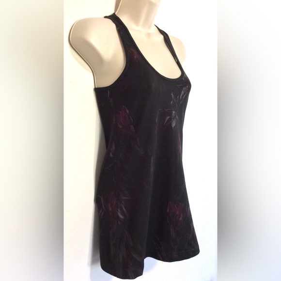 Lululemon tank top racer back black floral - Picture 4 of 9
